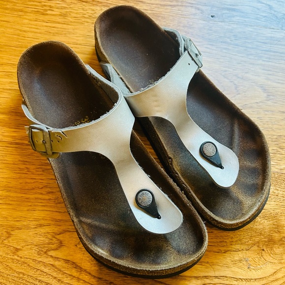 Birkenstock Shoes - Birkenstock Gizeh thing sandal   Silver  leather   Women 38